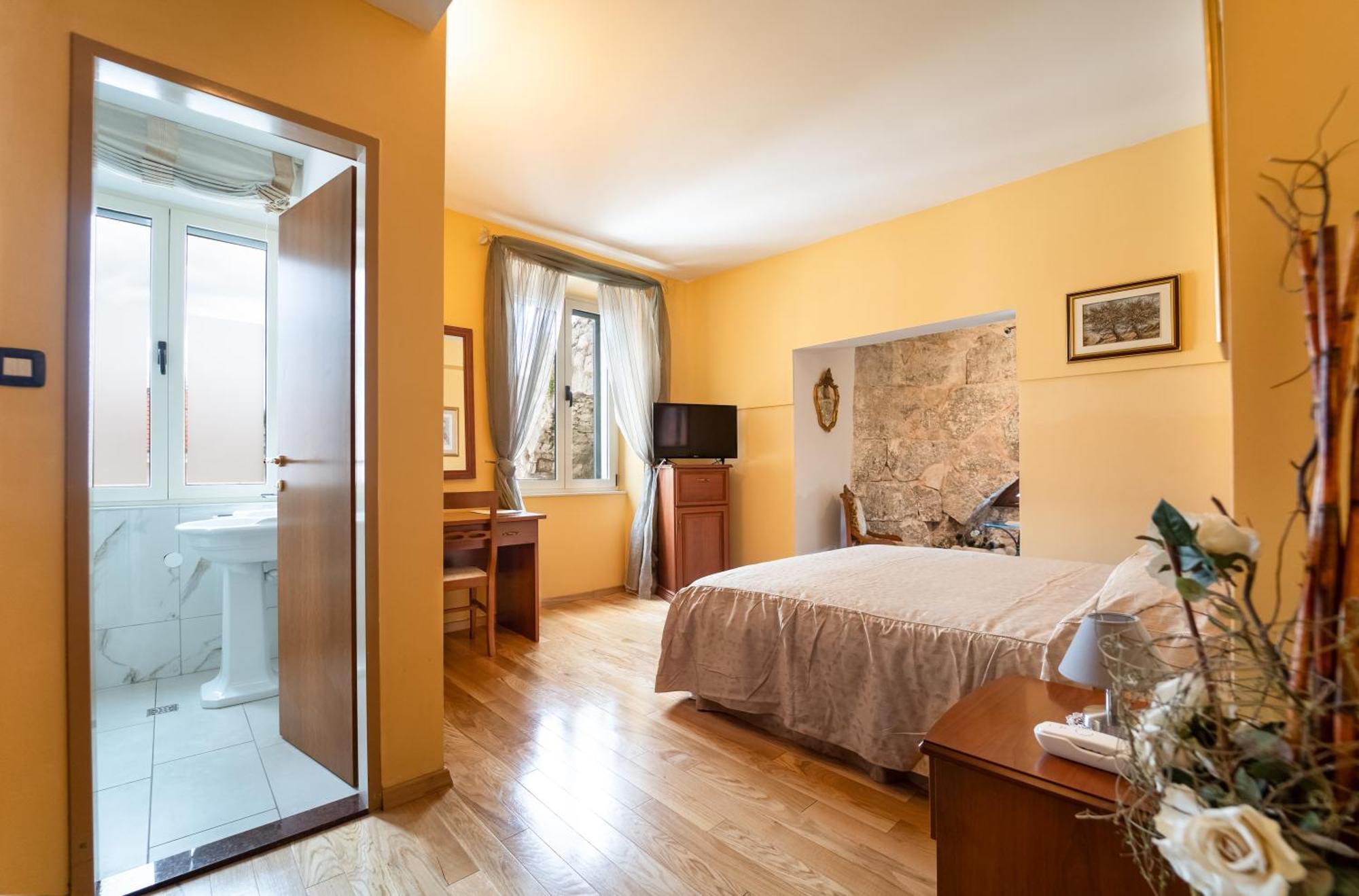 Hotel Peristil