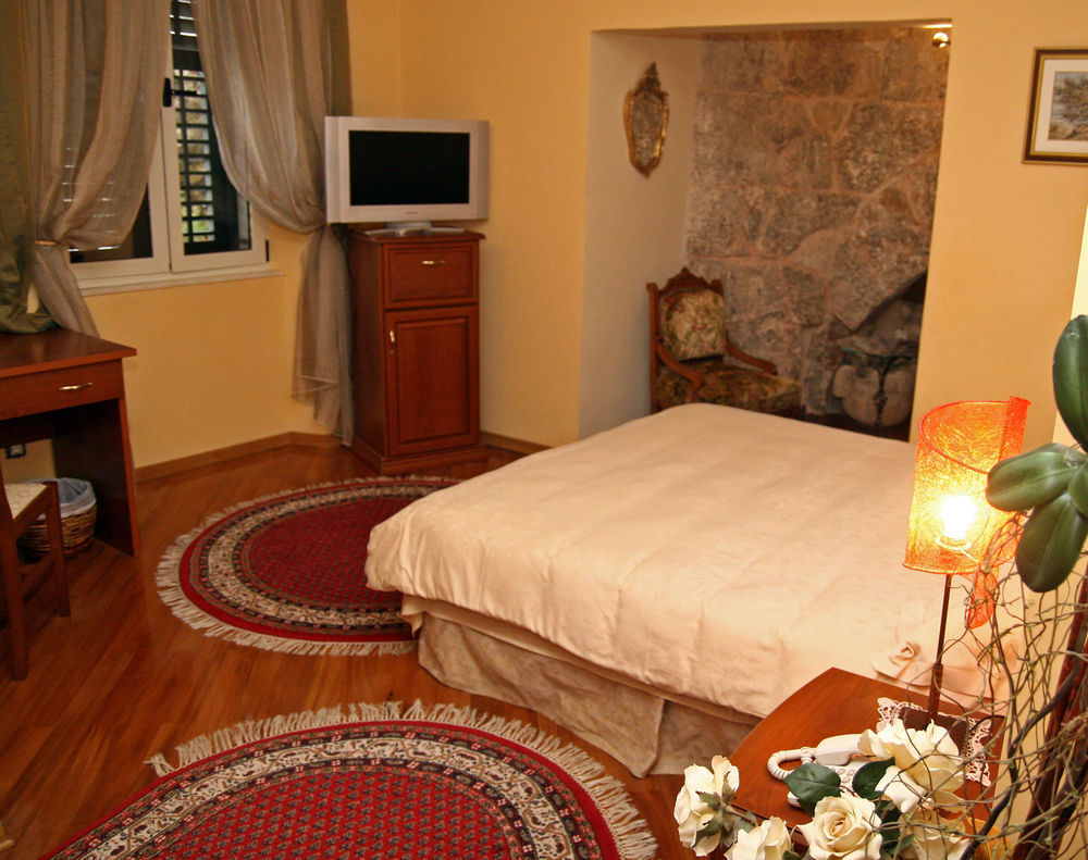 Hotell Peristil 3*