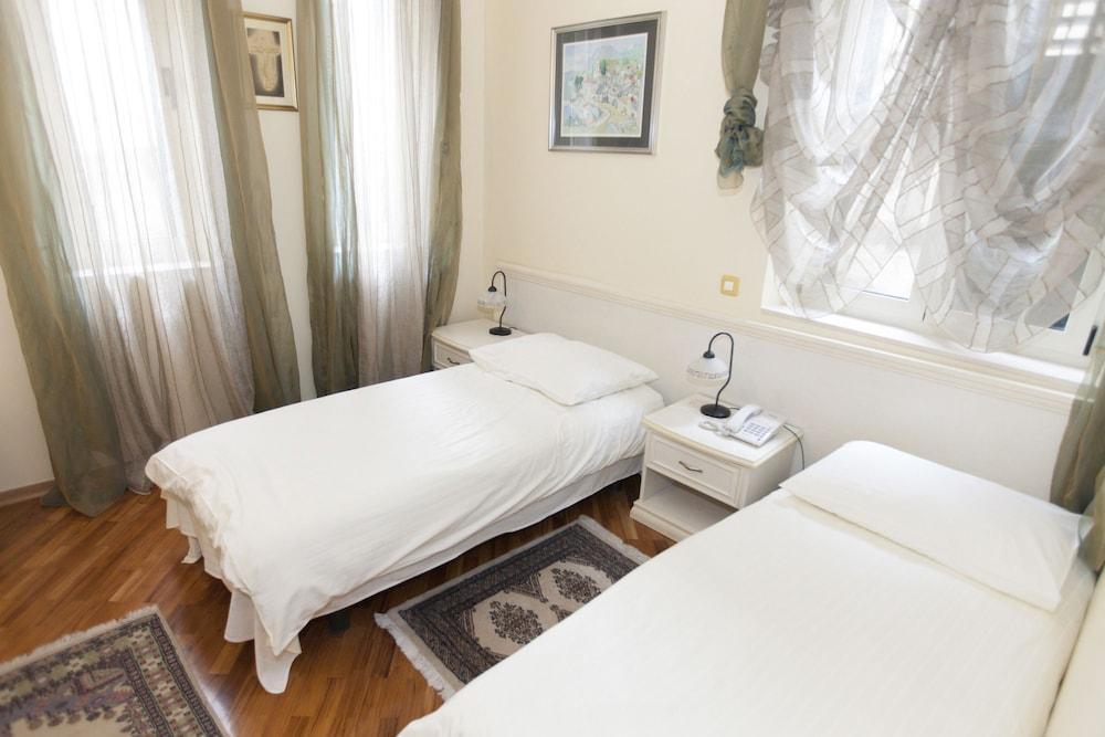 Peristil Hotell 3*