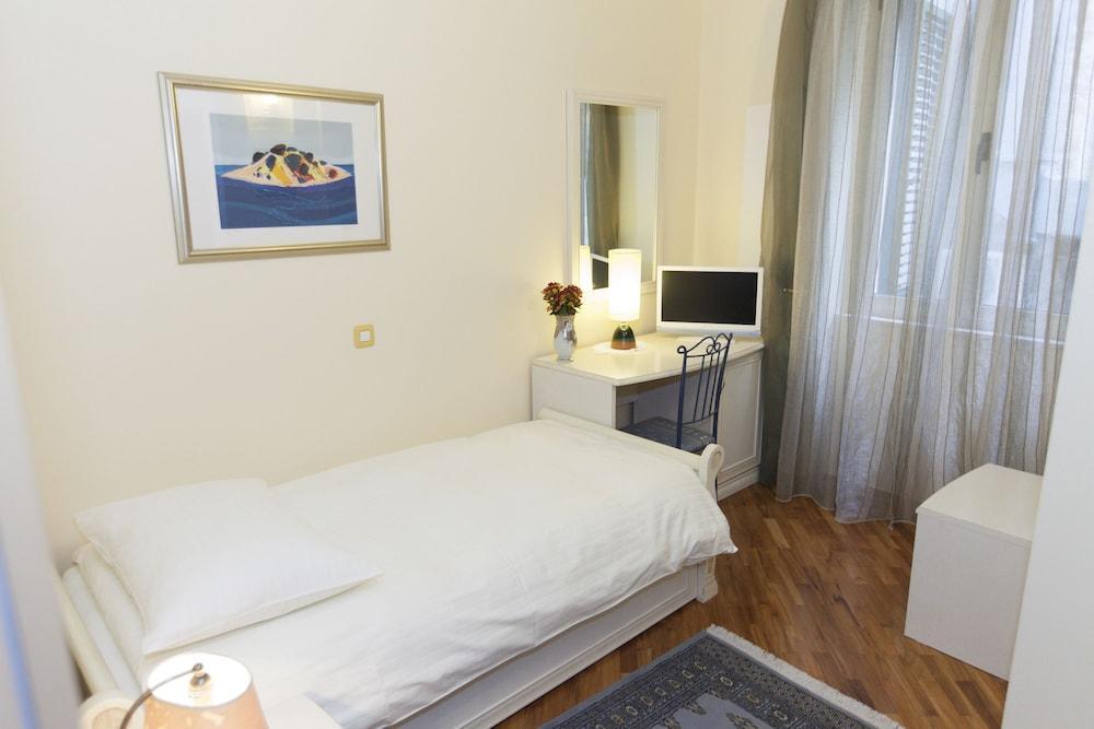 Hotell Peristil 3*