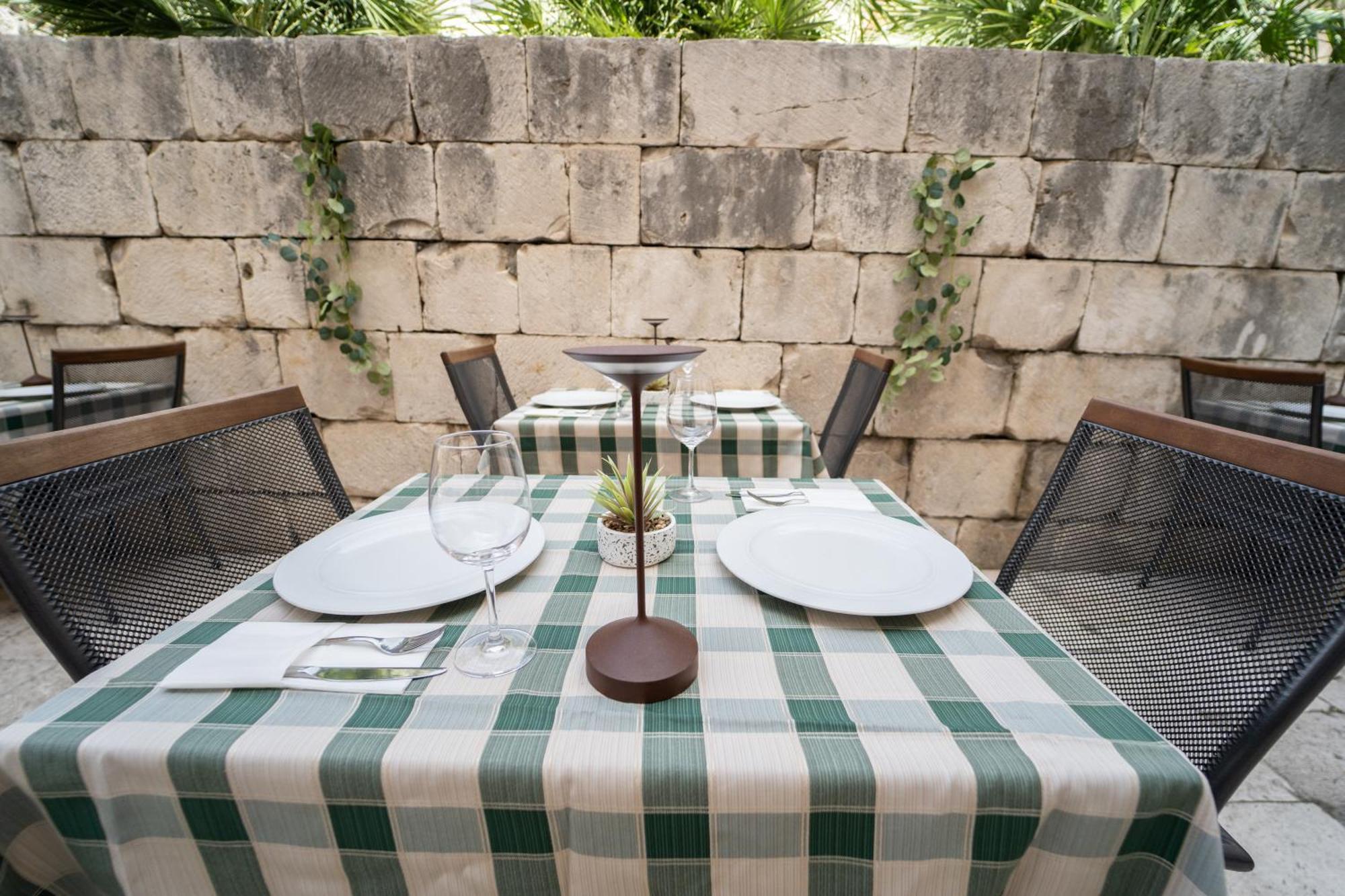 Peristil Hotel 3*
